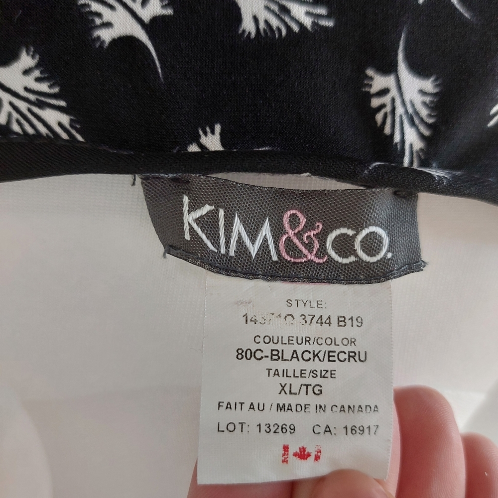 Kim&Co Leaf Print Black White 3/4 Sleeve Top Size XL Flowy Flattering - Picture 7 of 8